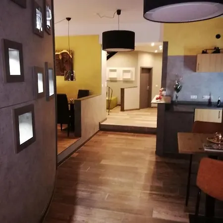 Gate 13 - Innenstadt Szálloda