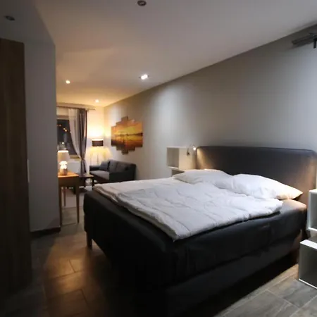 Gate 13 - Innenstadt Szálloda 4*