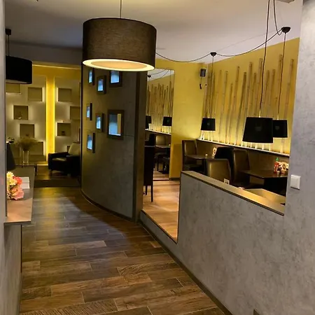 Gate 13 - Innenstadt Szálloda